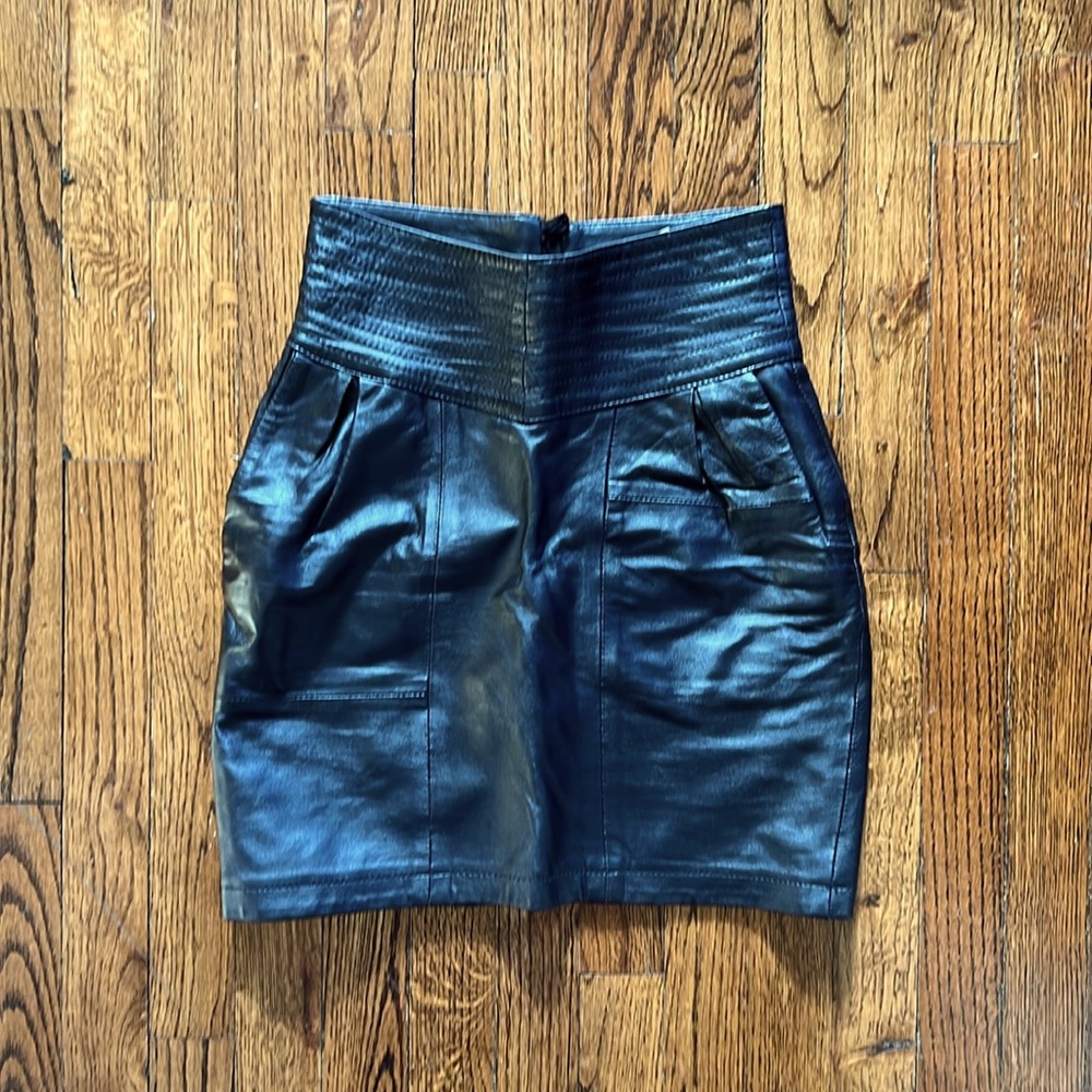 H&M Collection Hi Waisted Black Leather Skirt with Pockets. Size S